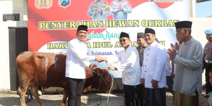 polresta-sidoarjo-lakukan-pemotongan-dan-penyaluran-35-sapi-dan-55-kambing-kurban-1446-h