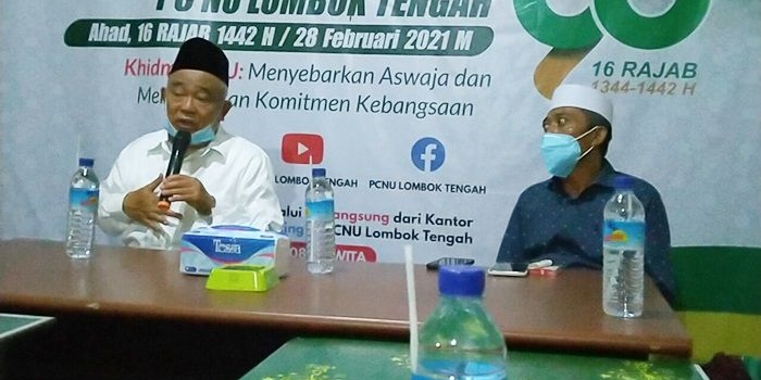 Kiai Asep memberikan taushiah di PCNU Lombok Tengah.