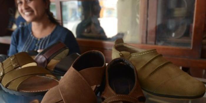 TEMBUS INTERNASIONAL - Sepatu buatan Bondowoso yang kini sudah tembus di pasar internasional. foto : sugiyanto/BangsaOnline