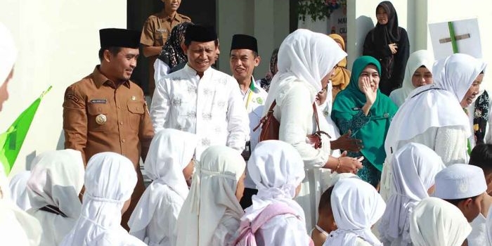 ribuan-santri-dan-santriwati-cilik-di-kota-pasuruan-meriahkan-gebyar-manasik-haji