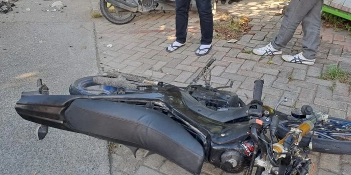 adu-banteng-motor-vs-truk-di-mantup-lamongan-pemotor-tewas