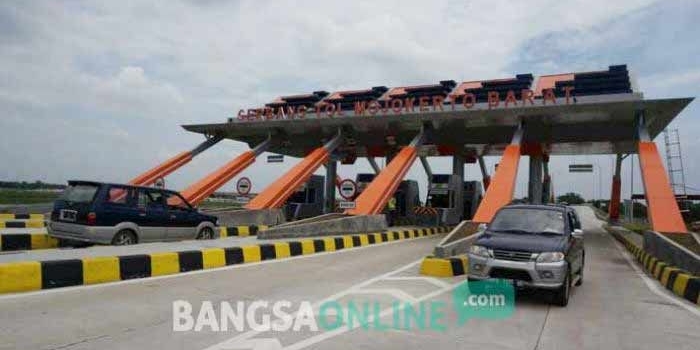 Salah satu gerbang tol Surabaya-Mojokerto. foto: BANGSAONLINE