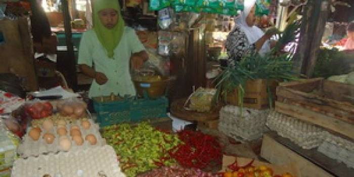 satu pedagang di Pasar Kota Bojonegoro.foto:eky nur hadi/BANGSAONLINE