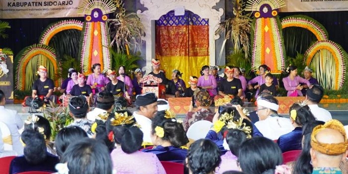 umat-hindu-di-sidoarjo-gelar-dharma-shanti-dimeriahkan-tampilan-kesenian-dan-baksos
