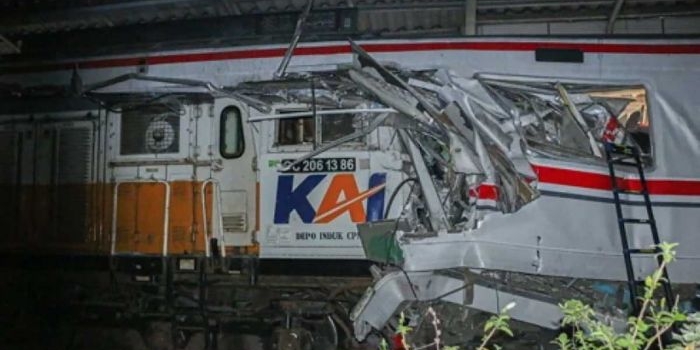 Kecelakaan kereta api di Stasiun Bekasi Timur. Foto: Ist

