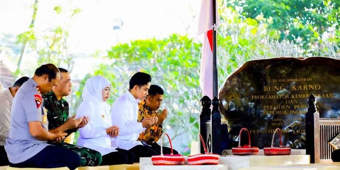 dampingi-wapres-gibran-ziarah-ke-makam-bung-karno-gubernur-khofifah-tekankan-semangat-nasionalisme