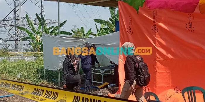 polisi-bongkar-makam-1-dari-7-korban-tewas-akibat-miras-di-bangil-pasuruan