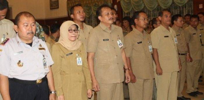 Suasana pelantikan yang dikemas dalam rakor, di ruang sidang balai kota Malang. (Iwan/BANGSAONLINE)
