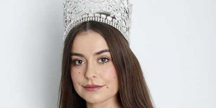 Abbey-Anne Gyles-Brown, pemenang Miss Earth Inggris. foto: mirror.co.uk