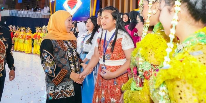 hari-seni-sedunia-2026-khofifah-ajak-warga-jatim-jadikan-seni-perekat-sosial