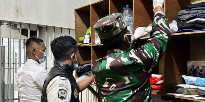 rutan-gresik-gelar-razia-gabungan-pastikan-tak-ada-hp-dan-narkoba-di-kamar-hunian