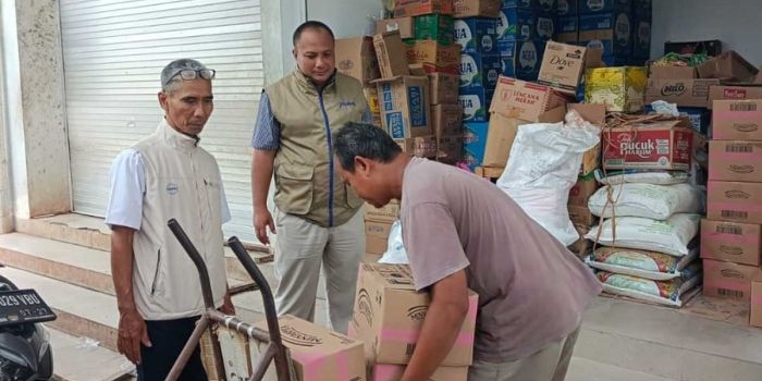 bulog-kediri-salurkan-557-ribu-liter-minyakkita-harga-stabil-sesuai-het