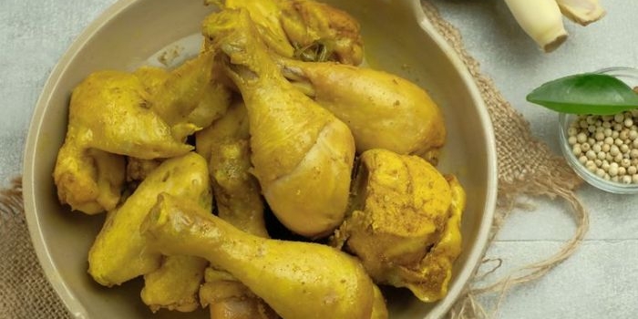 Resep Ayam Goreng Bumbu Kuning Tanpa Santan, Praktis untuk Stok Lauk. Foto: Ist