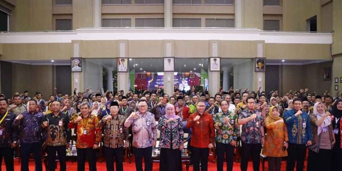 gubernur-khofifah-buka-pelatihan-pra-paralegal-untuk-kepala-desa-dan-lurah-di-kota-batu