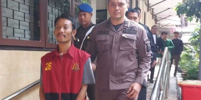terdakwa-kasus-pembunuhan-satu-keluarga-di-kediri-ditutut-hukuman-mati