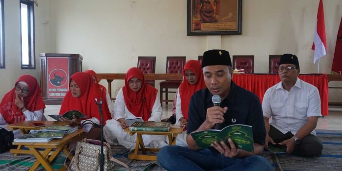 sambut-ramadhan-1447-h-pdip-gresik-gelar-khataman-alquran-dan-berbagi-takjil