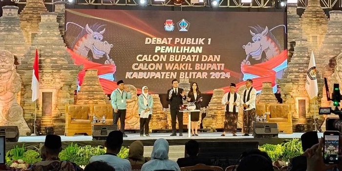 Debat perdana Pemilihan Bupati dan Wakil Bupati Blitar, Jumat (18/10/2024) malam.