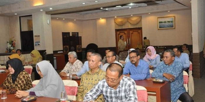 Peserta rekrutmen Dirut PDAM Giri Tirta Gresik saat menjalani tes. foto: Syuhud/ bangsaonline.com