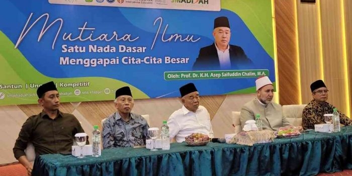 kiai-asep-bantu-kelola-sma-khadijah-optimistis-lulusannya-lolos-100-ptn-dan-ln