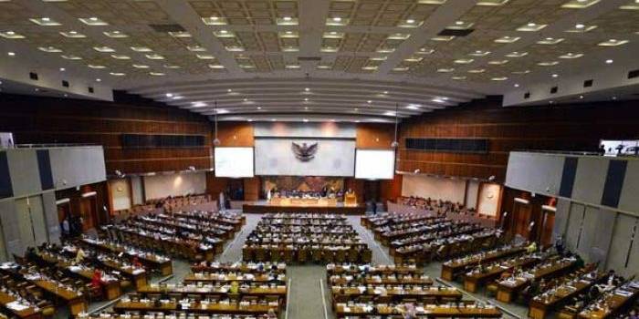 Mikrofon DPR RI yang bernilai fantastis mendadak mati saat digunakan rapat paripurna, Senin (11/1).
