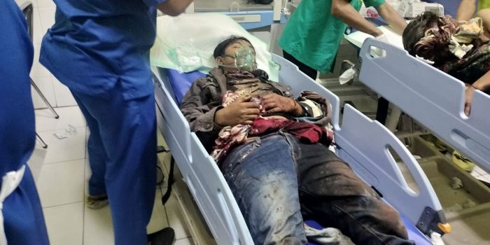 Salah satu korban saat menjalani perawatan medis di RSUD Sampang. Foto: Dok Polres Sampang/ BANGSAONLINE