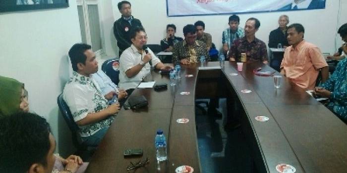 ?Diskusi di rumah Rumah Dahlan Iskan. Foto:maulana/BANGSAONLINE