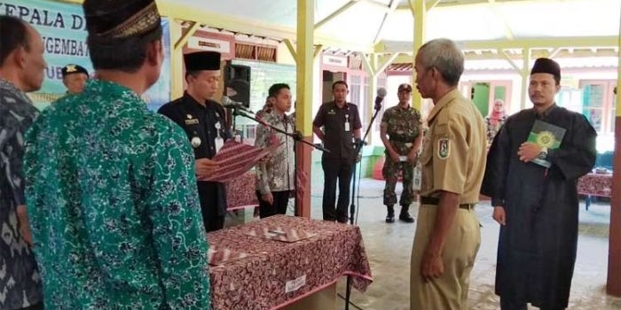 Pelantikan Lambudiyanto sebagai Pj Kades Saringembat.