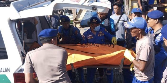 abk-kapal-kargo-ditemukan-tewas-terapung-di-perairan-bangkalan