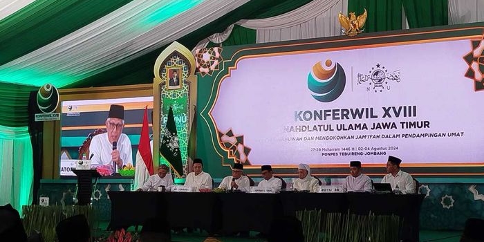 KH Abdul Hakim Mahfudz atau Gus Kikin usai terpilih sebagai Ketua PWNU Jatim. Foto: AAN AMRULLOH/ BANGSAONLINE