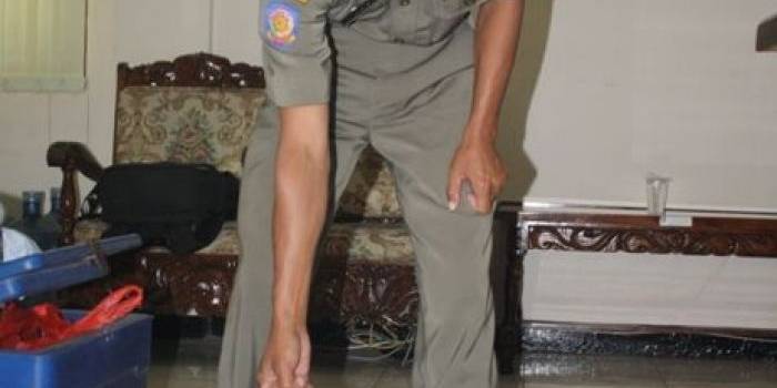 Aki dan kunci alat berat pertambangan yang disita Pemkab Tuban. foto: Suwandi/Bangsa Online