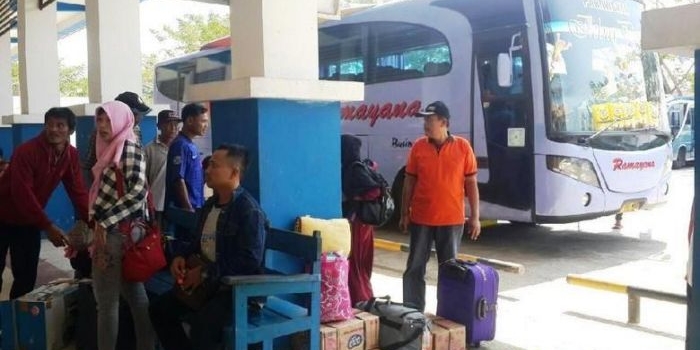 Ilustrasi suasana di terminal bus Pacitan. (foto: ist)