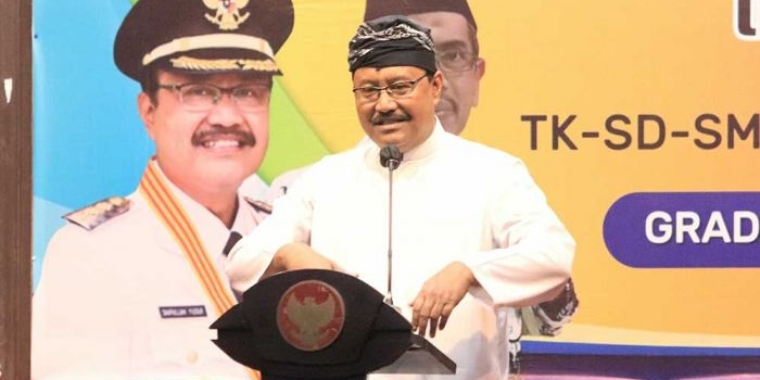 Wali Kota Pasuruan, Gus Ipul, saat memberikan sambutan pada pembukaan pembinaan anggota PGRI dengan PPPK.