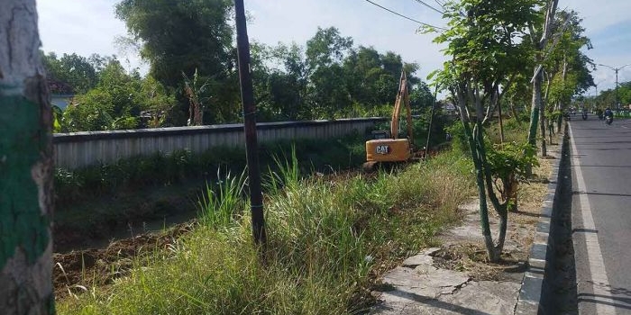 pemprov-jatim-lanjutkan-pengerukan-sungai-di-pamekasan