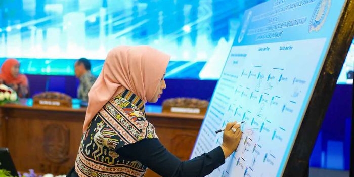 wali-kota-mojokerto-tegaskan-investasi-jadi-prioritas-pembangunan-di-high-level-meeting-2025