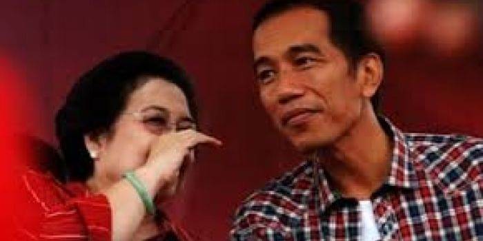 Mega membisiki Jokowi. Foto: jurnal3.com