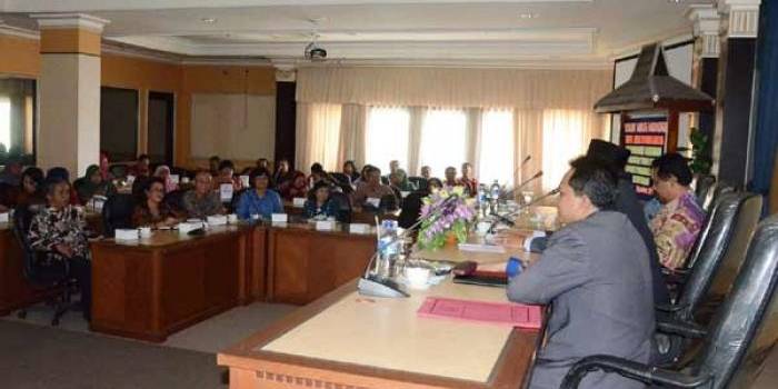 Suasana kunjungan TKPK Yogyakarta di Ruang Pertemuan Sasana Nayaka. (haris/BANGSAONLINE)