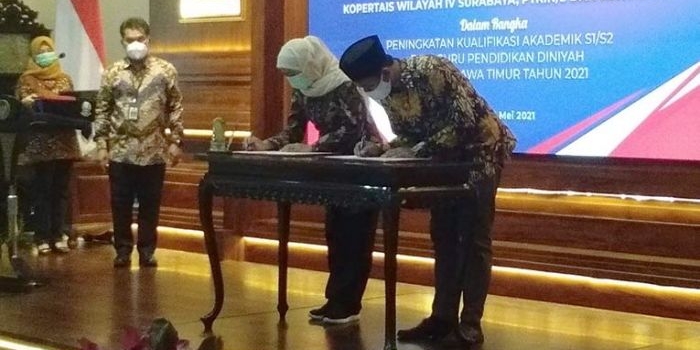 Penandatanganan Kesepakatan (MoU) Bersama dan Perjanjian Kerja Sama antara Pemprov Jatim dengan Kopertais Wilayah IV Surabaya, PTKIN/S, dan Ma