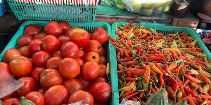 harga-sembako-surabaya-jumat-23-mei-2025-cabai-rawit-turun-tomat-rp15-ribu-per-kg