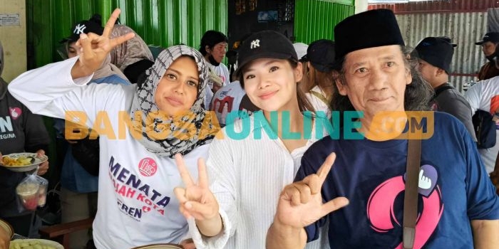 Gus Yusuf bersama paslon Wali Kota dan Wakil Wali Kota Kediri nomor urut 2 Ferry Silviana Feronica dan Regina Nadya Suwono. Foto: MUJI HARJITA/ BANGSAONLINE