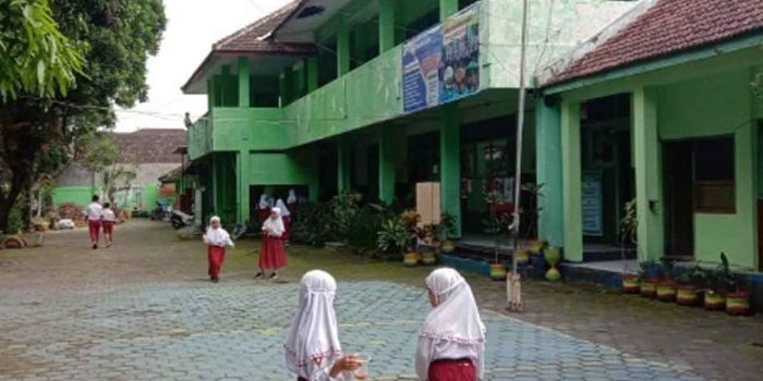 diduga-sekolah-saling-berdekatan-sd-negeri-di-kota-malang-hanya-terima-2-siswa-baru