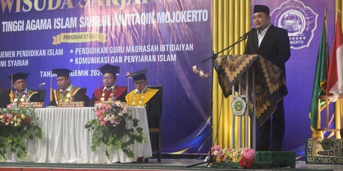 hadiri-wisuda-staisam-ketua-kpu-ri-minta-sarjana-lulusan-pesantren-tidak-minder