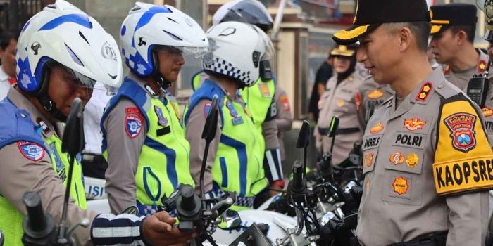 polres-kediri-kota-fokus-disiplin-dan-keselamatan-lalu-lintas-saat-operasi-patuh-semeru-2025