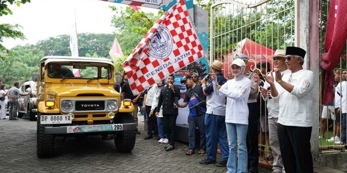 wali-kota-kediri-berangkatkan-rally-wisata-mobil-kuno-ajak-promosikan-sejarah