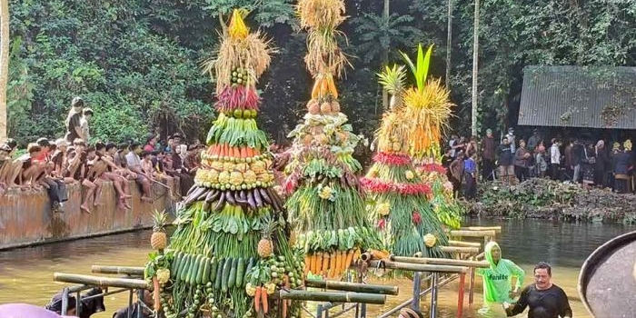 pemdes-jarak-gelar-kebur-ubalan-dan-sedekah-hasil-bumi-di-kawasan-wisata-ubalan-kediri