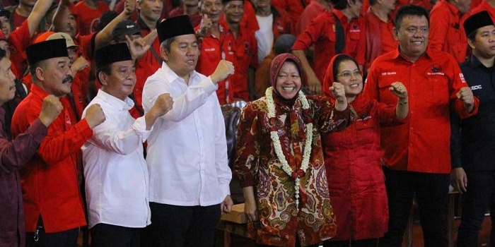 Cagub Jatim Tri Rismaharini dan Paslon SAE saat hadiri Rakercabsus PDIP Sidoarjo, Minggu (22/9/2024). Foto: Ist.