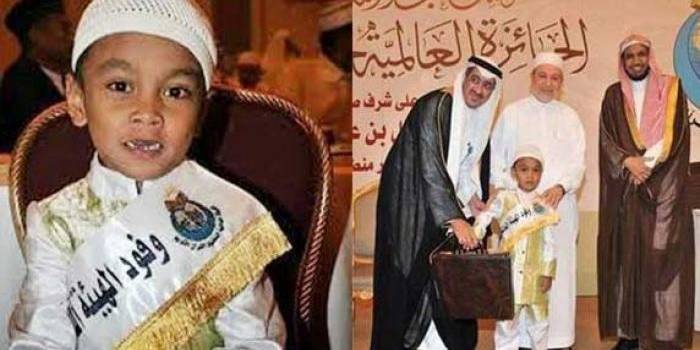 Musa saat menerima penghragaan usai mengikuti ajang hafalan Alquran tingkat internasional di Mesir, dia berada di posisi ke-3 dunia. foto: merdeka.com