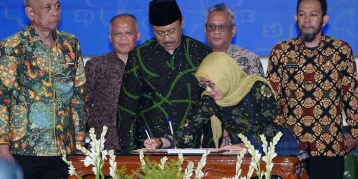 wabup-kediri-tandatangani-perjanjian-pinjam-pakai-aset-pemkab-untuk-dukung-sekolah-rakyat