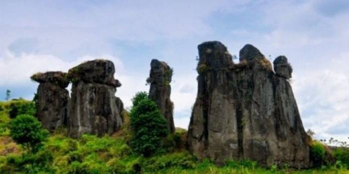 Wisata Batu Solor yang dikatakan Bupati Bondowoso tak kalah dengan Stonehenge. (foto: sugiyanto/BANGSAONLINE)