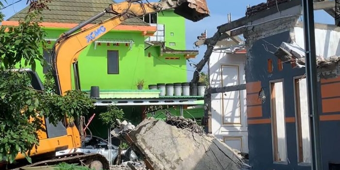 cinta-kandas-rumah-di-ngawi-amblas-usai-pasangan-9-tahun-pacaran-gagal-nikah