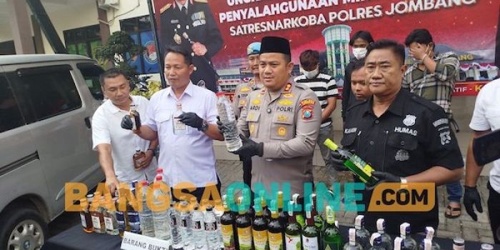 ungkap-jaringan-antarprovinsi-polres-jombang-amankan-ratusan-botol-miras